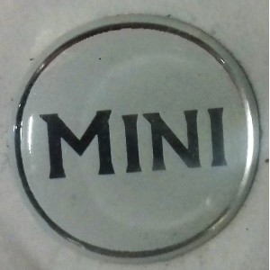 Autocollant Mini gris et blanc (27 mm)-Austin Mini